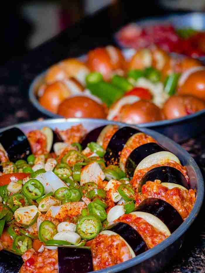 gallery-1 Colorful sliced vegetables on a tray, perfect for healthy cooking.
